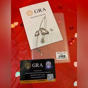 1 CT. Moissanite Pendant 925 Silver Necklace. Absolutely gorgeous & sparkly💎💚